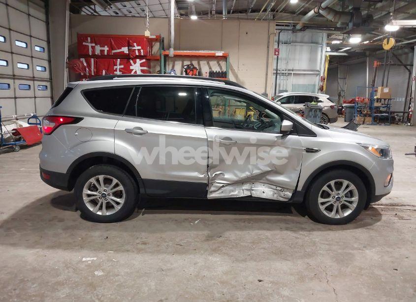 Photo 6 of 2018 Ford Escape SE (VIN 1FMCU0GD3JUC30549)