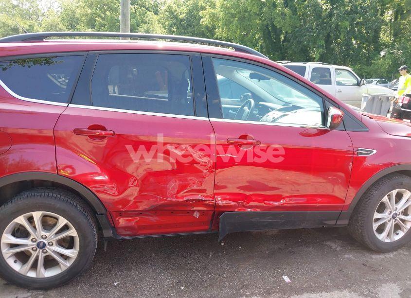 Photo 6 of 2018 Ford Escape SE (VIN 1FMCU0GD3JUC34570)