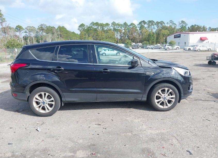 Photo 13 of 2019 Ford Escape SE (VIN 1FMCU0GD3KUA51431)