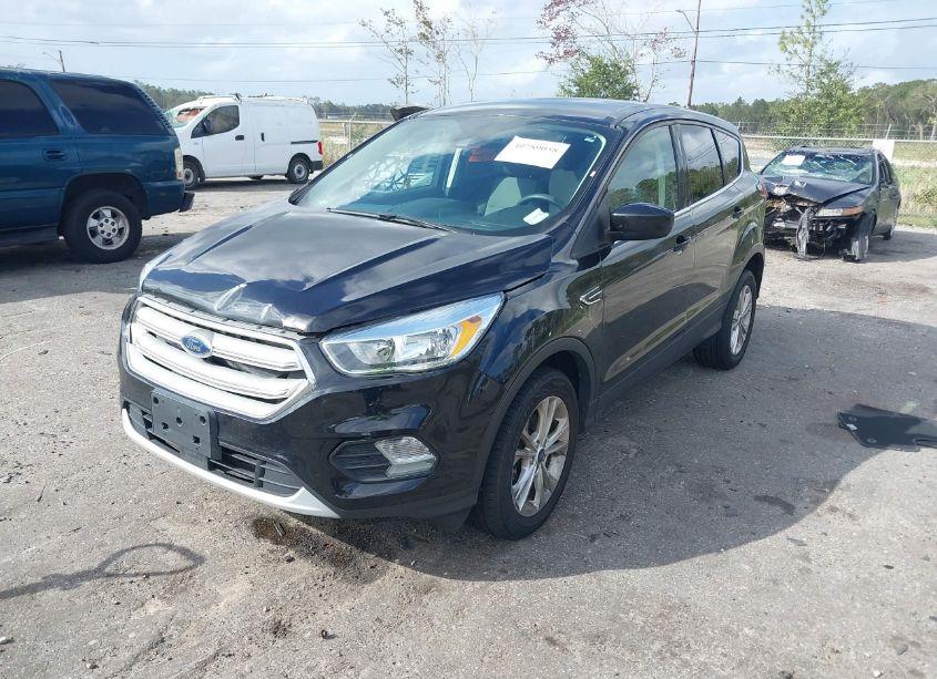 Photo 2 of 2019 Ford Escape SE (VIN 1FMCU0GD3KUA51431)