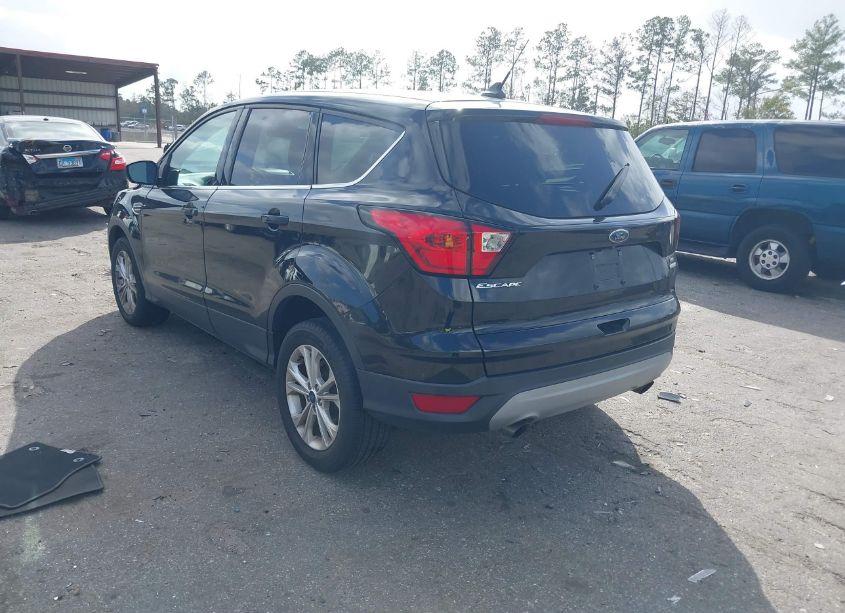 Photo 3 of 2019 Ford Escape SE (VIN 1FMCU0GD3KUA51431)
