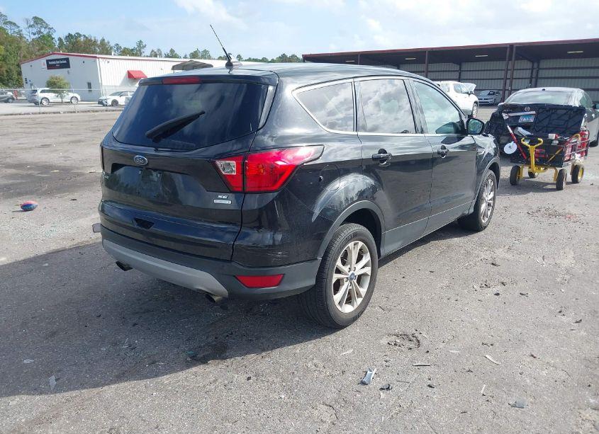 Photo 4 of 2019 Ford Escape SE (VIN 1FMCU0GD3KUA51431)