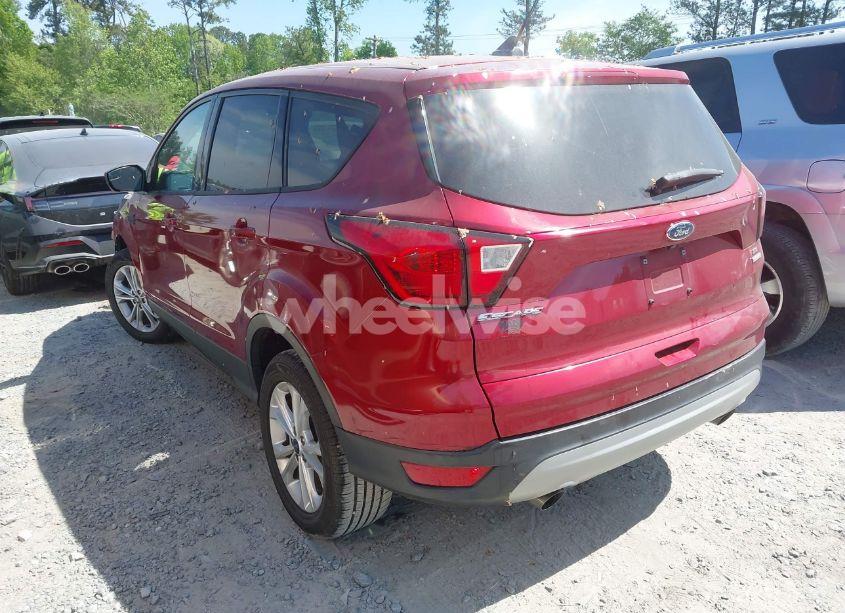 Photo 3 of 2019 Ford Escape SE (VIN 1FMCU0GD3KUA58413)