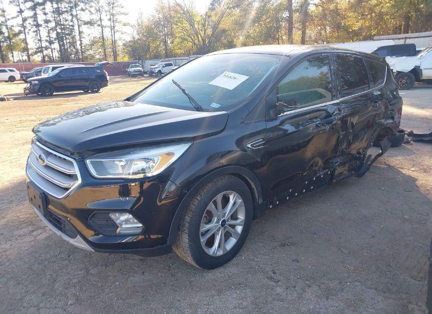 Photo 2 of 2019 Ford Escape SE (VIN 1FMCU0GD3KUA62414)