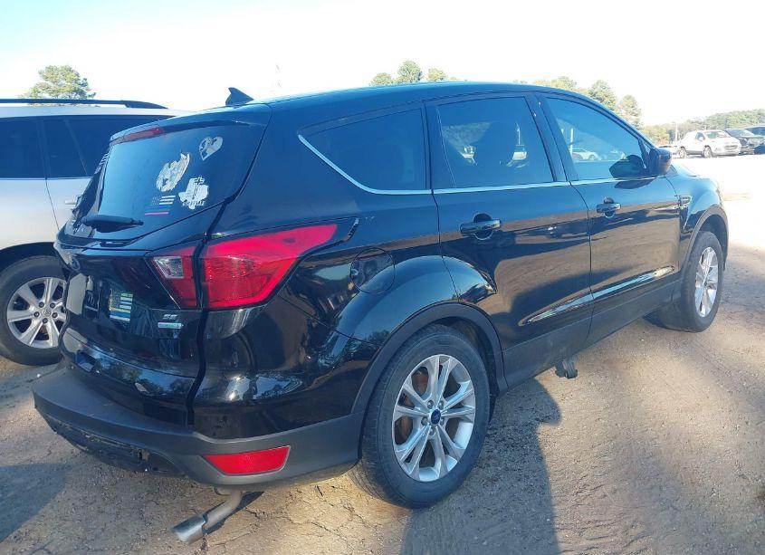 Photo 4 of 2019 Ford Escape SE (VIN 1FMCU0GD3KUA62414)