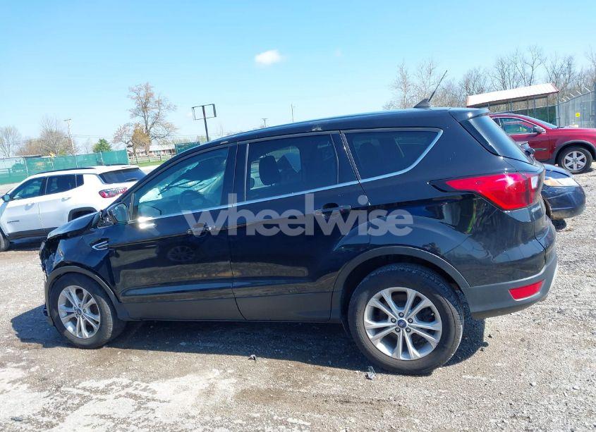 Photo 14 of 2019 Ford Escape SE (VIN 1FMCU0GD3KUB32719)