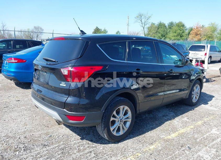Photo 4 of 2019 Ford Escape SE (VIN 1FMCU0GD3KUB32719)