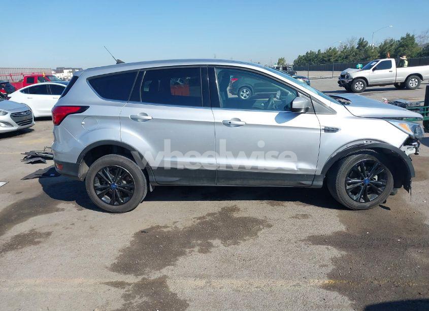 Photo 13 of 2019 Ford Escape SE (VIN 1FMCU0GD3KUC04793)