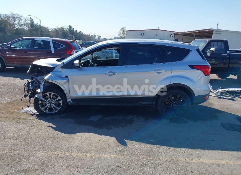 Photo 14 of 2019 Ford Escape SE (VIN 1FMCU0GD3KUC04793)
