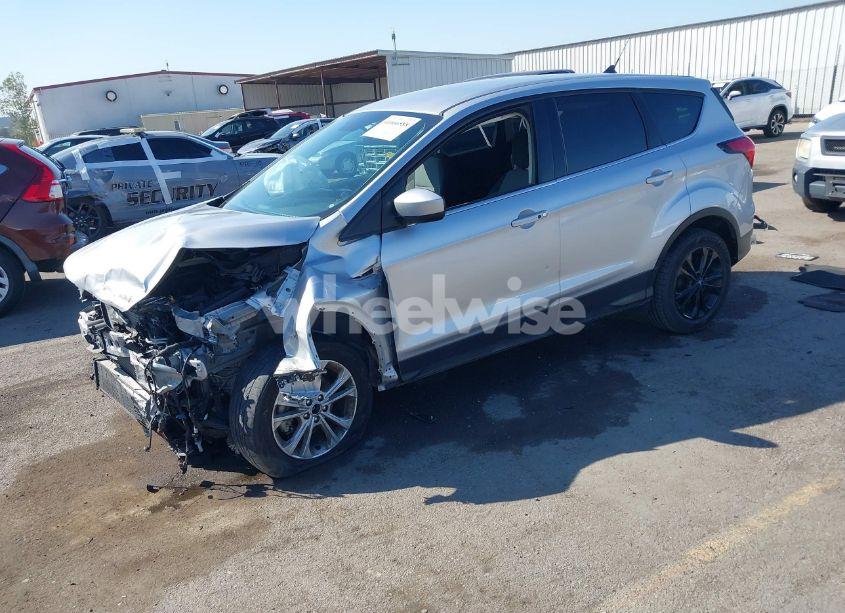 Photo 2 of 2019 Ford Escape SE (VIN 1FMCU0GD3KUC04793)