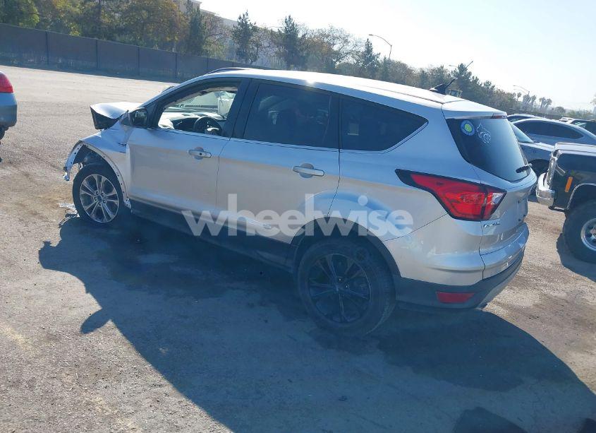 Photo 3 of 2019 Ford Escape SE (VIN 1FMCU0GD3KUC04793)