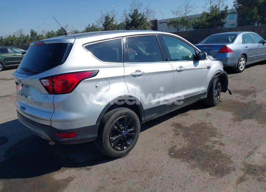 Photo 4 of 2019 Ford Escape SE (VIN 1FMCU0GD3KUC04793)