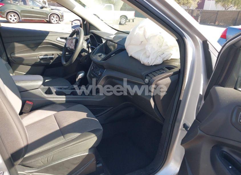 Photo 5 of 2019 Ford Escape SE (VIN 1FMCU0GD3KUC04793)