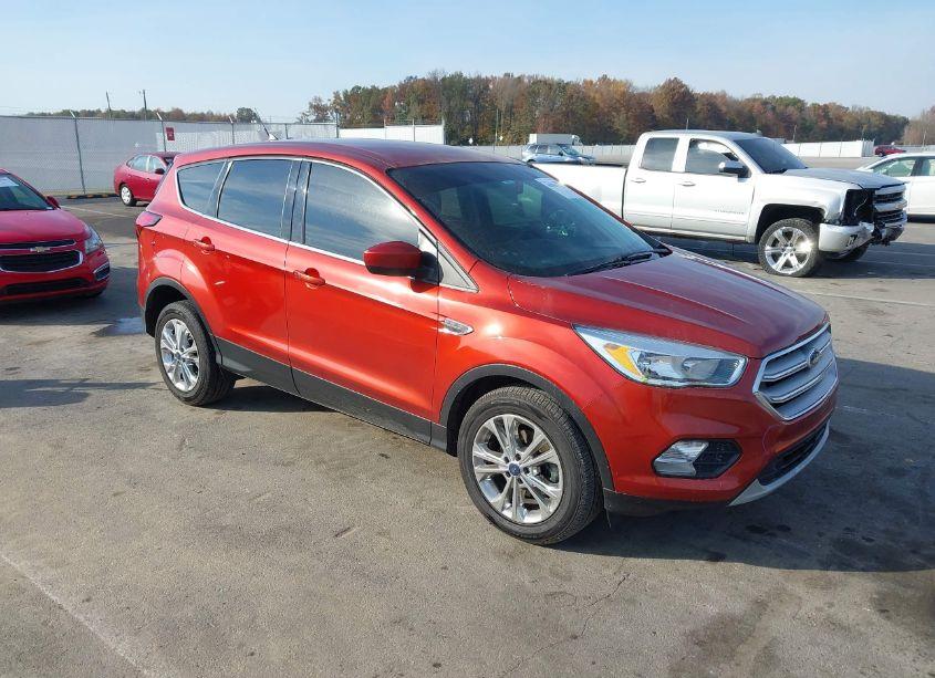2019 Ford Escape SE (VIN 1FMCU0GD3KUC51872) main photo