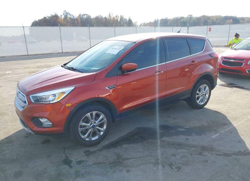 Photo 2 of 2019 Ford Escape SE (VIN 1FMCU0GD3KUC51872)
