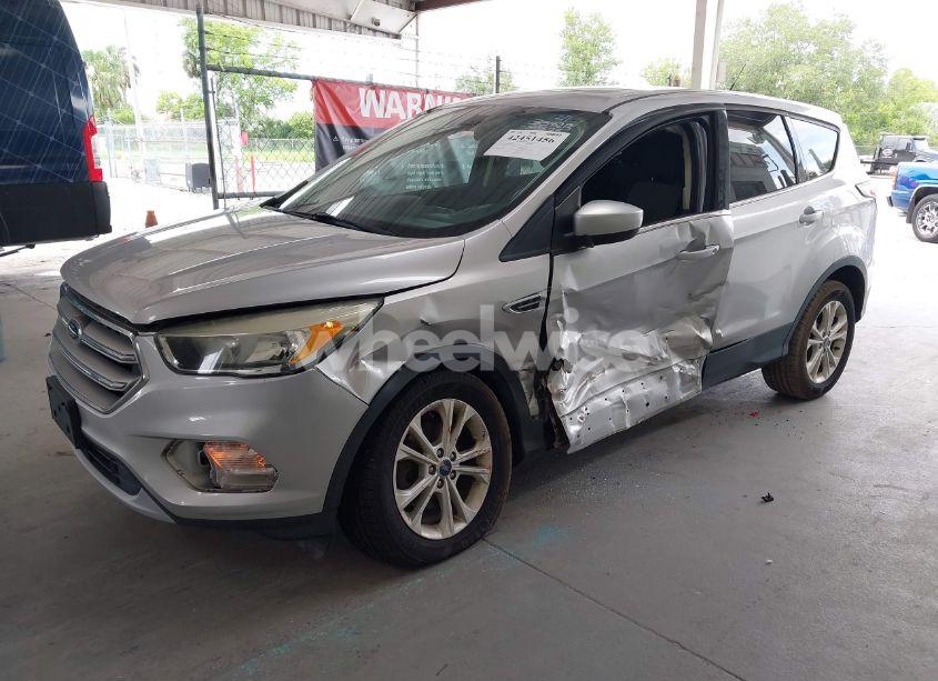 Photo 2 of 2017 Ford Escape SE (VIN 1FMCU0GD4HUA74239)