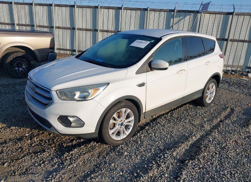Photo 2 of 2017 Ford Escape SE (VIN 1FMCU0GD4HUA99268)