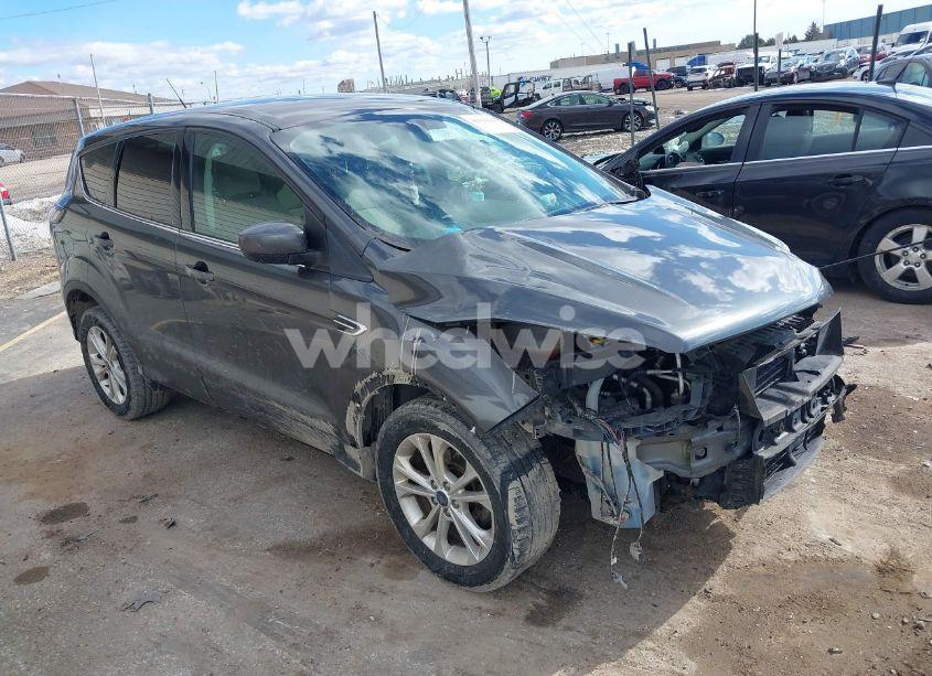 2017 Ford Escape SE (VIN 1FMCU0GD4HUB08910) main photo