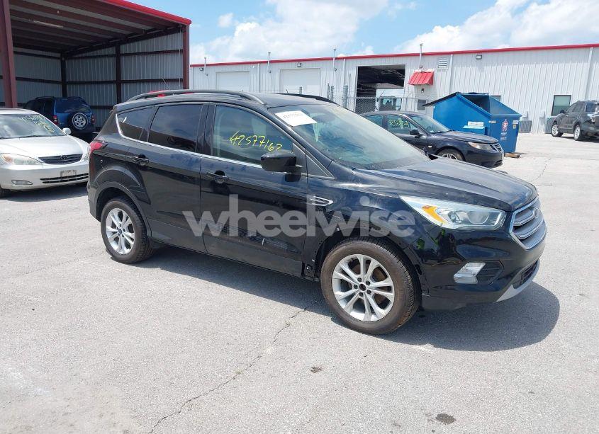 2017 Ford Escape SE (VIN 1FMCU0GD4HUC76482) main photo