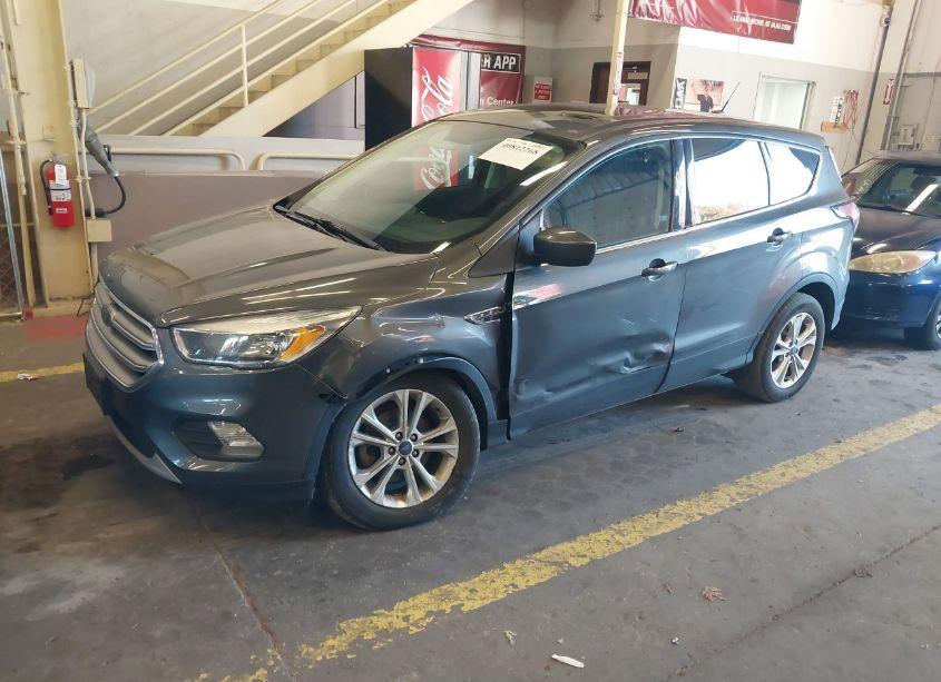 Photo 2 of 2017 Ford Escape SE (VIN 1FMCU0GD4HUC81049)