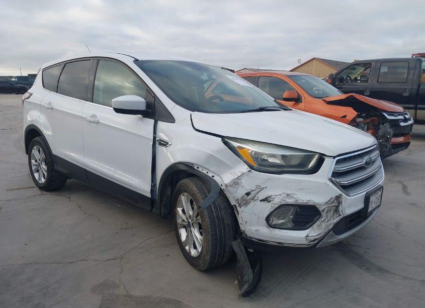2017 Ford Escape SE (VIN 1FMCU0GD4HUC81830) main photo