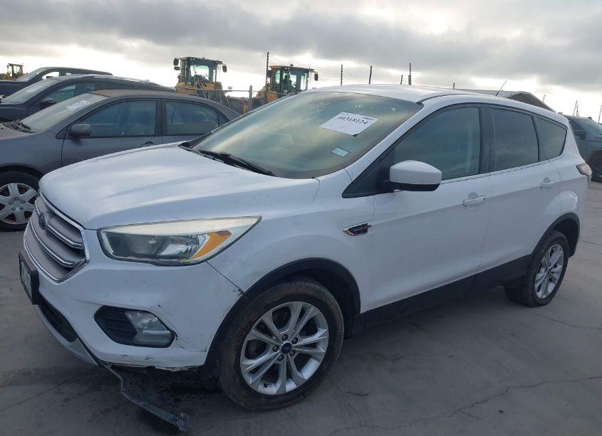 Photo 2 of 2017 Ford Escape SE (VIN 1FMCU0GD4HUC81830)