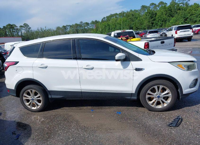 Photo 13 of 2017 Ford Escape SE (VIN 1FMCU0GD4HUC97431)