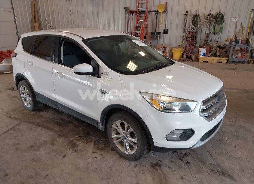 2017 Ford Escape SE (VIN 1FMCU0GD4HUE40040) main photo
