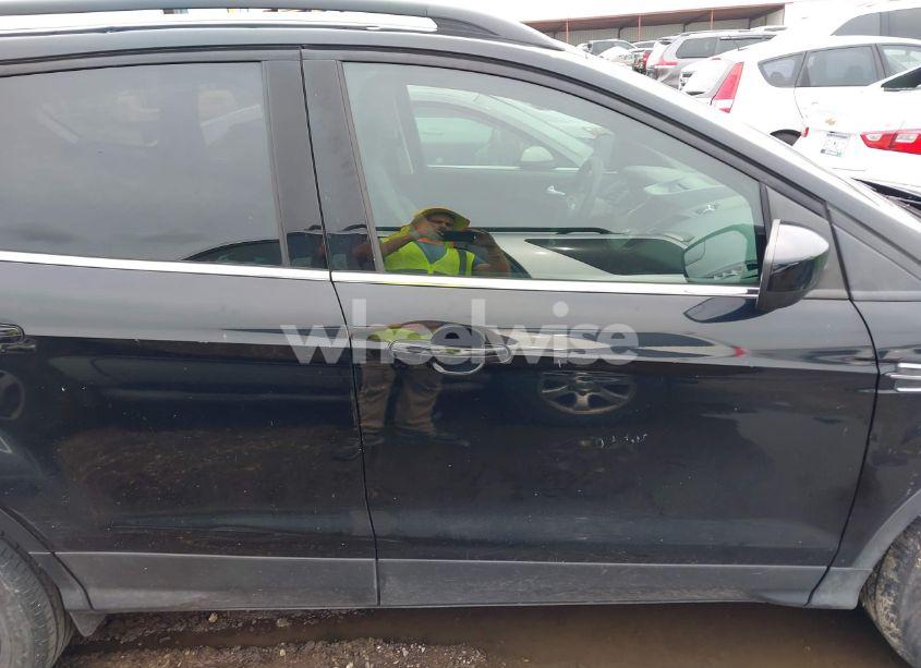 Photo 13 of 2018 Ford Escape SE (VIN 1FMCU0GD4JUA84534)