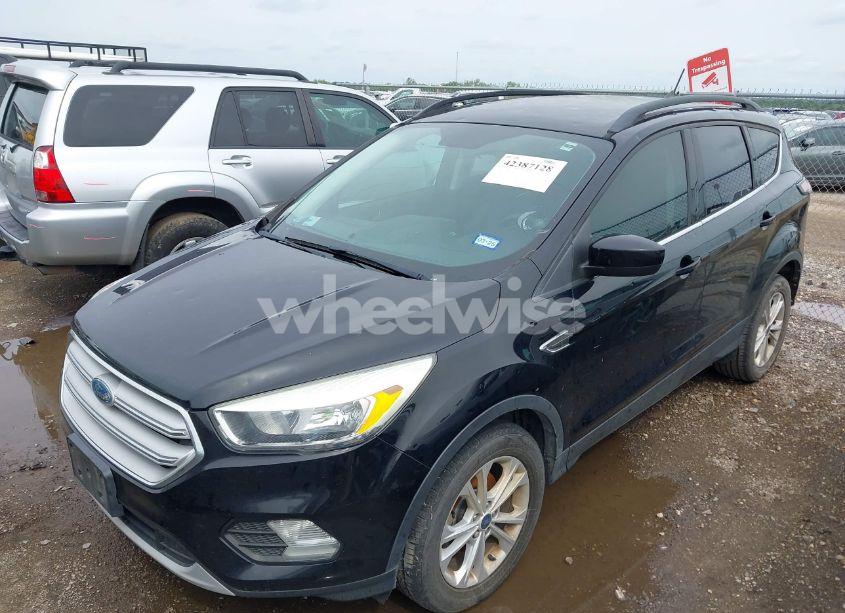 Photo 2 of 2018 Ford Escape SE (VIN 1FMCU0GD4JUA84534)
