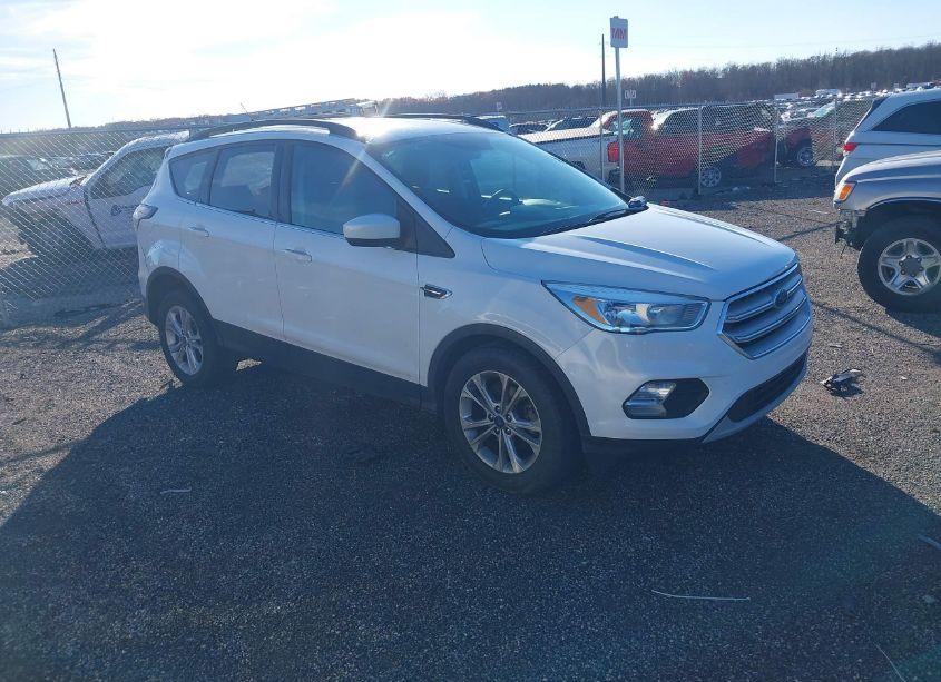 2018 Ford Escape SE (VIN 1FMCU0GD4JUA94478) main photo