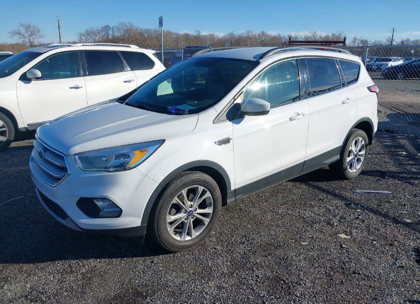 Photo 2 of 2018 Ford Escape SE (VIN 1FMCU0GD4JUA94478)