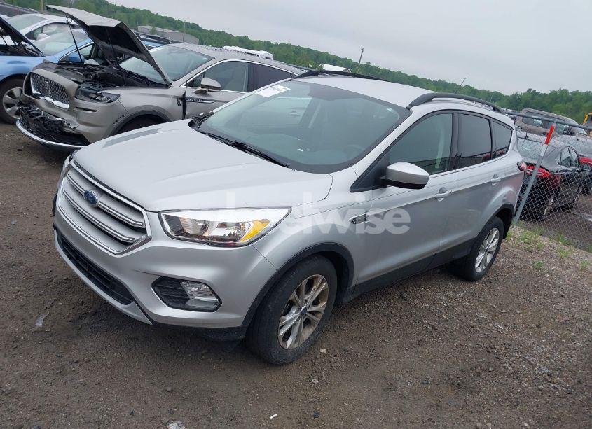 Photo 2 of 2018 Ford Escape SE (VIN 1FMCU0GD4JUC32911)