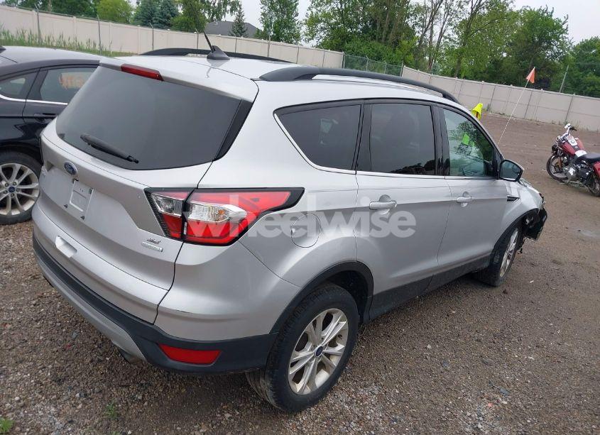 Photo 4 of 2018 Ford Escape SE (VIN 1FMCU0GD4JUC32911)