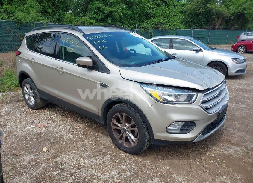 2018 Ford Escape SE (VIN 1FMCU0GD4JUC45125) main photo