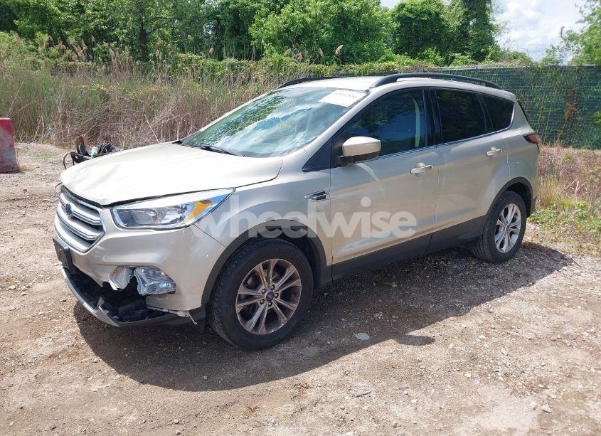 Photo 2 of 2018 Ford Escape SE (VIN 1FMCU0GD4JUC45125)