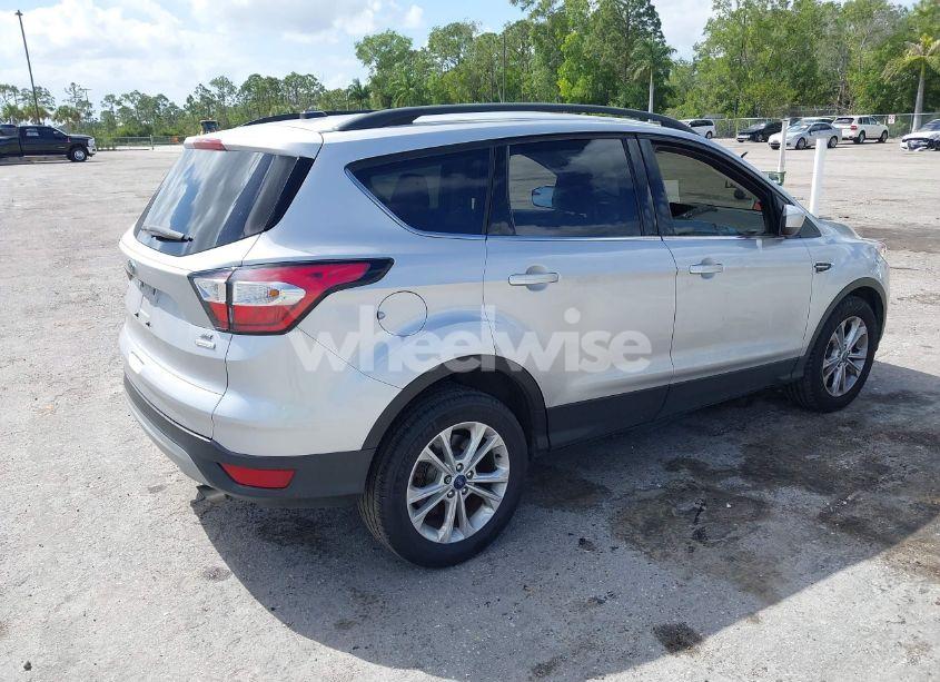 Photo 4 of 2018 Ford Escape SE (VIN 1FMCU0GD4JUC80814)