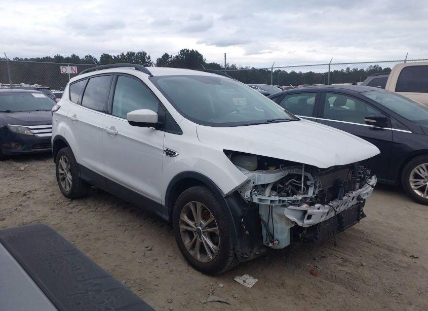 2018 Ford Escape SE (VIN 1FMCU0GD4JUC88914) main photo