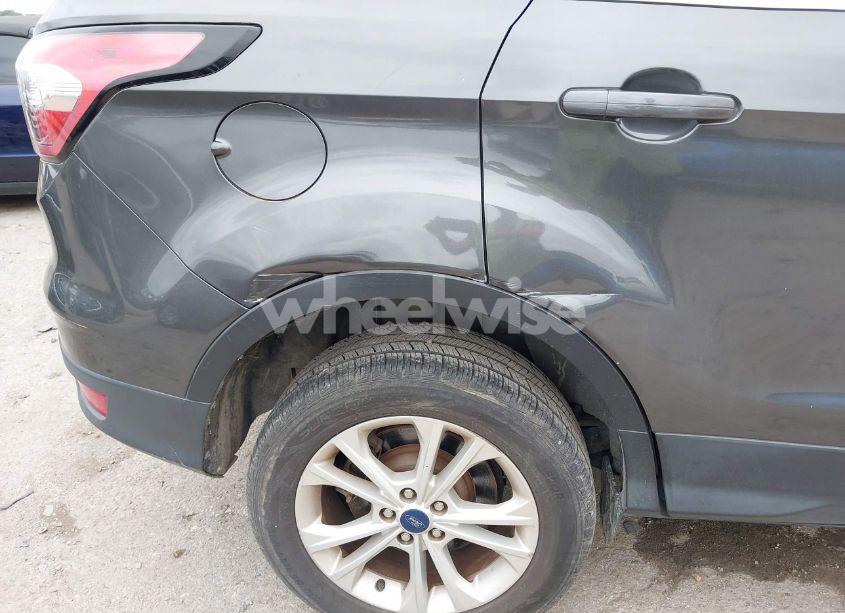 Photo 6 of 2018 Ford Escape SE (VIN 1FMCU0GD4JUD07607)