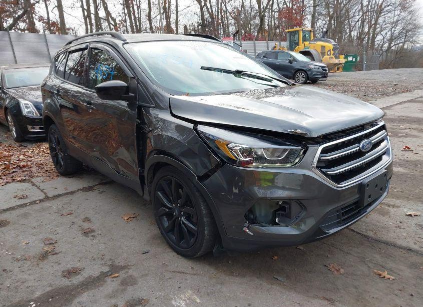 2018 Ford Escape SE (VIN 1FMCU0GD4JUD42194) main photo
