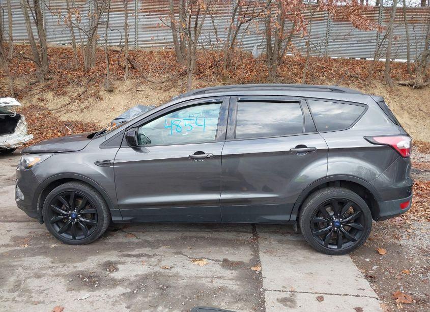 Photo 15 of 2018 Ford Escape SE (VIN 1FMCU0GD4JUD42194)