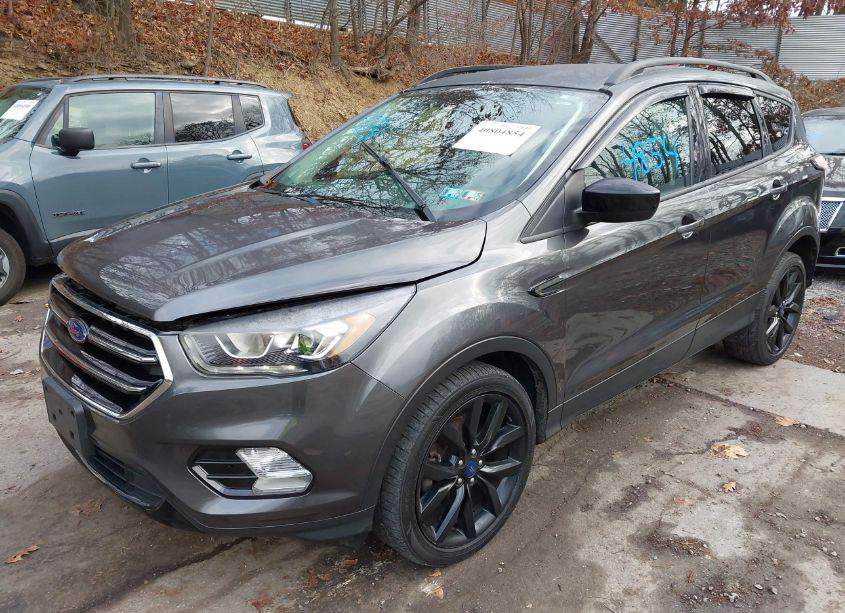 Photo 2 of 2018 Ford Escape SE (VIN 1FMCU0GD4JUD42194)