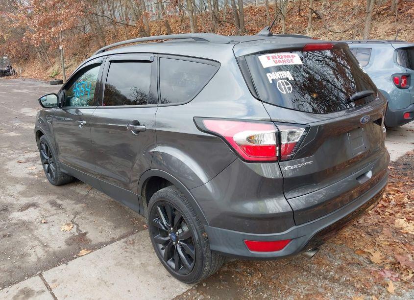 Photo 3 of 2018 Ford Escape SE (VIN 1FMCU0GD4JUD42194)