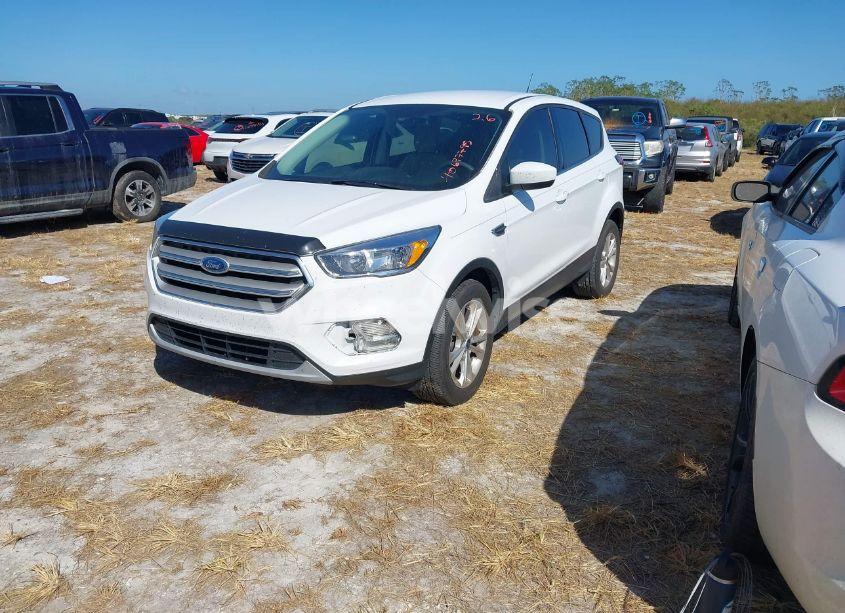 Photo 2 of 2019 Ford Escape SE (VIN 1FMCU0GD4KUA12489)