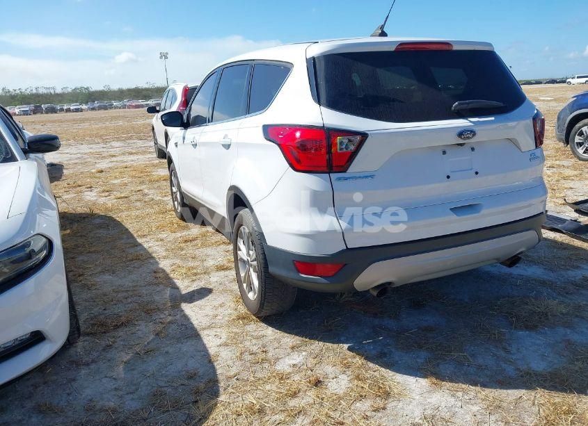 Photo 3 of 2019 Ford Escape SE (VIN 1FMCU0GD4KUA12489)