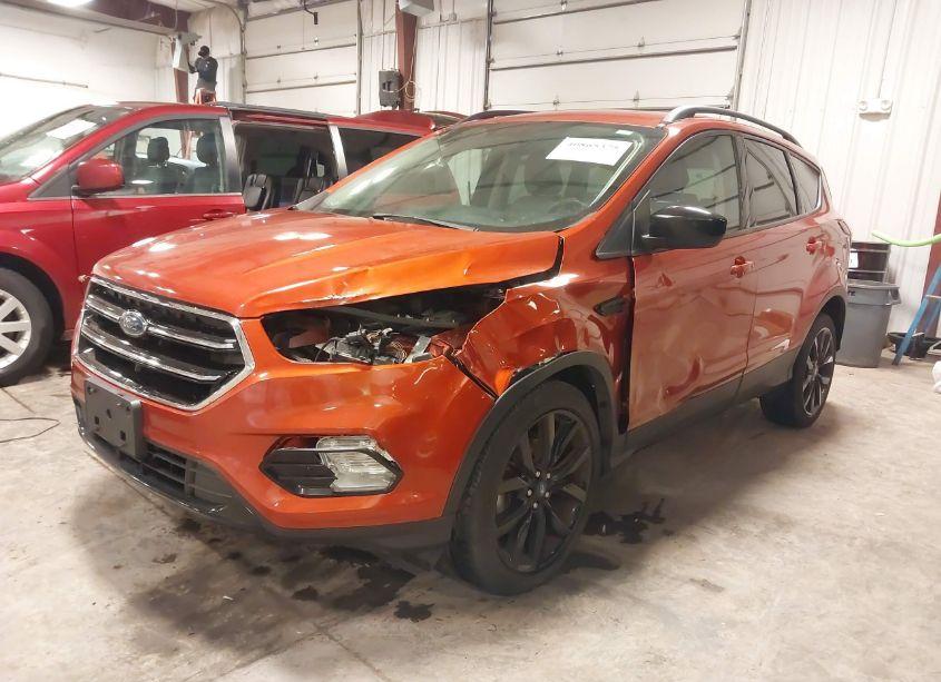 Photo 2 of 2019 Ford Escape SE (VIN 1FMCU0GD4KUA13495)