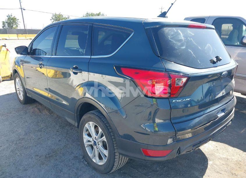 Photo 3 of 2019 Ford Escape SE (VIN 1FMCU0GD4KUA63989)
