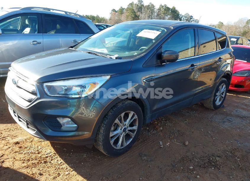 Photo 2 of 2019 Ford Escape SE (VIN 1FMCU0GD4KUB20403)