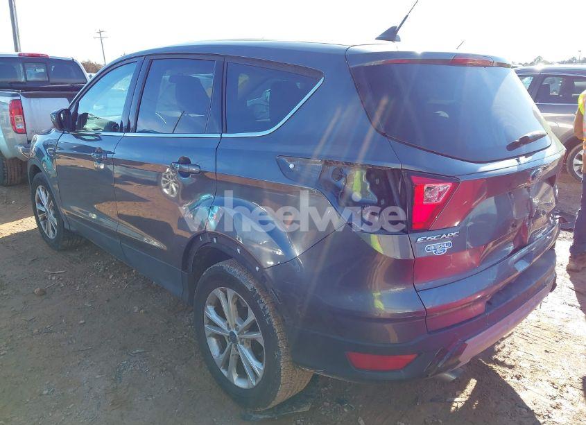 Photo 3 of 2019 Ford Escape SE (VIN 1FMCU0GD4KUB20403)