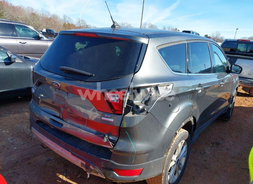 Photo 4 of 2019 Ford Escape SE (VIN 1FMCU0GD4KUB20403)
